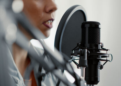 Los Mejores Micrófonos para Podcast, Streaming y Voice Over en 2026 | Sonido Pro