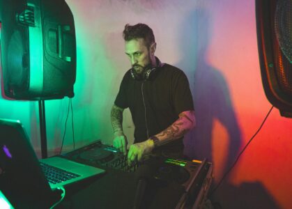 Cómo Armar un Sistema de Sonido en Vivo desde Cero: Guía Completa para Principiantes Cómo Armar un Sistema de Sonido en Vivo desde Cero: Guía Completa para Principiantes